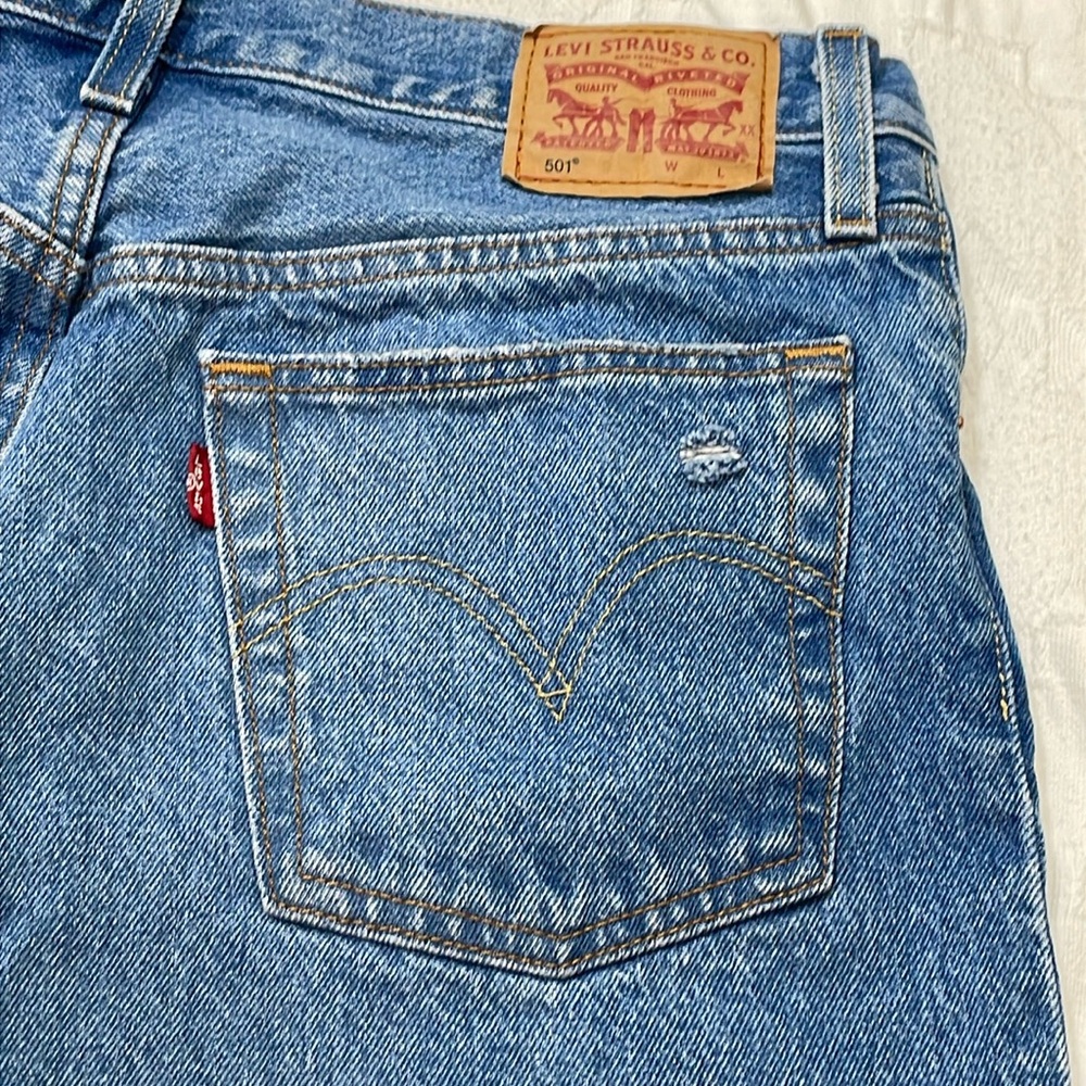 Levi’s 501 Button Fly High Waist Cut Off Jean Shorts Size 28 - Picture 7 of 10